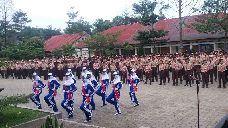 Baris Berbaris Di Depan Peserta Pramuka